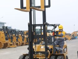 Tunjang Peningkatan Keamanan dan Produktivitas Kerja Pelanggan, Trakindo Kenalkan 3 Forklift Unggulan