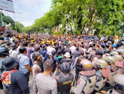 Ribuan Pedemo ke DPRD Kalsel Tolak UU Omnibuslaw Cipta Kerja