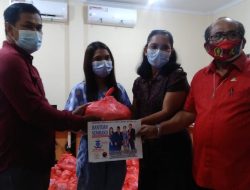 Berbagi di Momen Natal 2020, Saut Nathan Samosir Serahkan 200 Paket Sembako