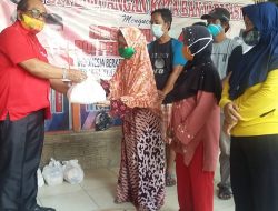 Peringati HUT ke-48 PDIP, Saut Nathan Samosir Berbagi Paket Sembako