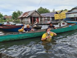 Berlanjut di Hari ke-4, Pegawai Dispersip Kalsel Berikan Bantuan ke Lok Buntar