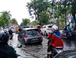 Tips Terobos Banjir dengan Motor Matik