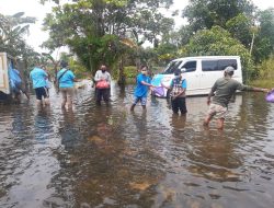 Gelora Bagikan Paket sembako Di desa Tanjung Limbah Batola