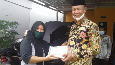 Paman Yani Apresiasi Kue Semprong Buatan Desa Sarigadung