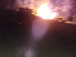 BREAKING NEWS, Kebakaran di Desa Padang Panjang Petugas Pemadam Masih Berjibaku Memadamkan Api.