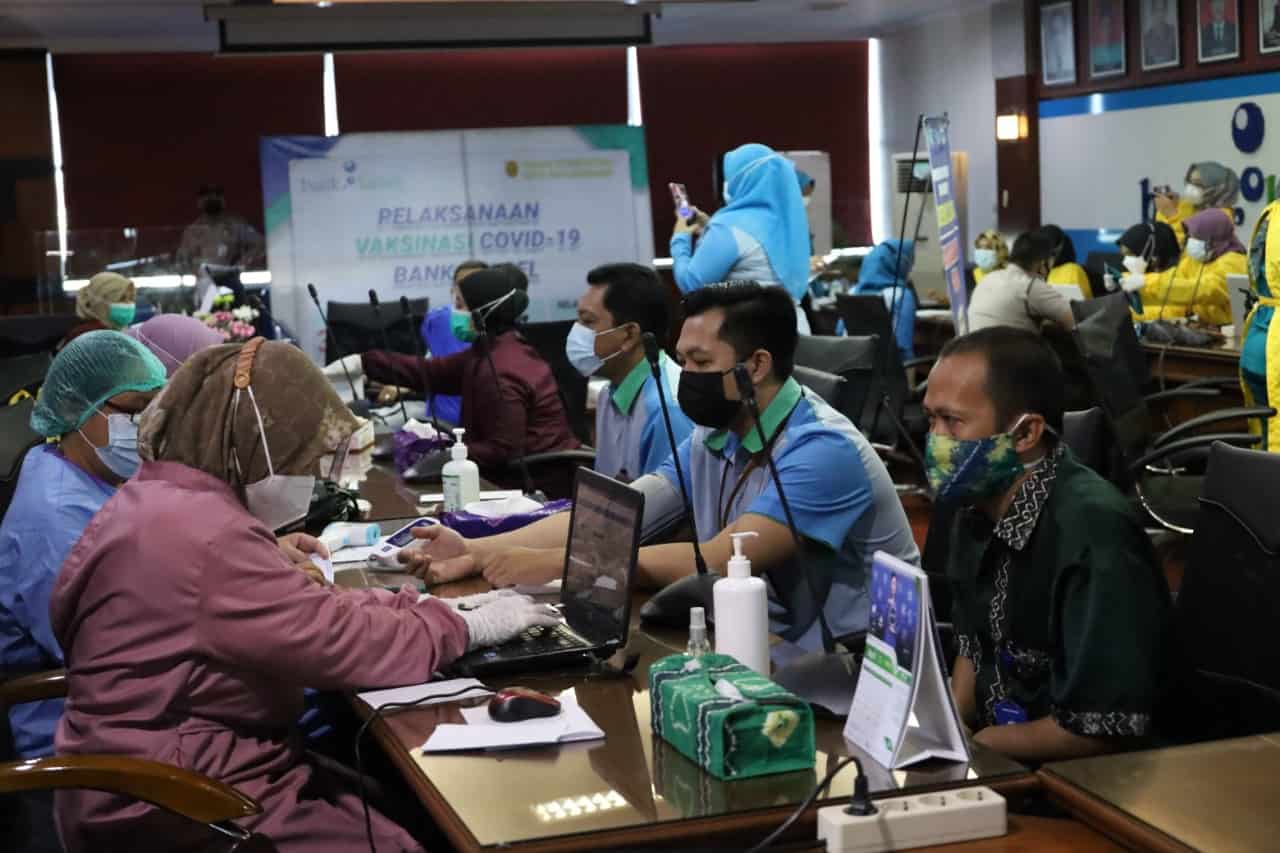 Vaksin Pegawai Bank Kalsel