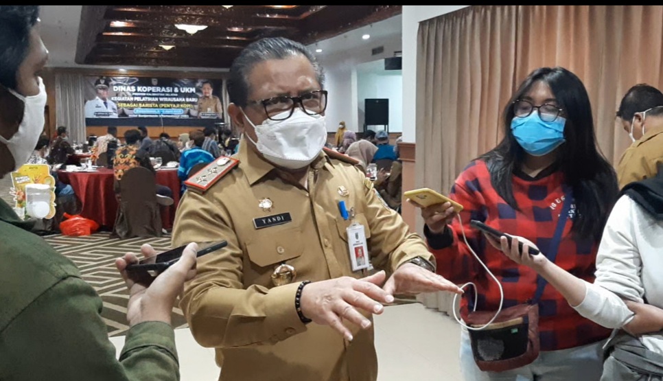 Kepala Diskop UMKM Kalsel, Dr. Drs. H. Gustafa Yandi, M.Si