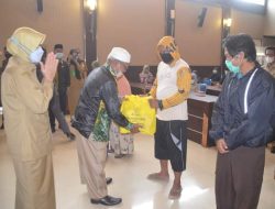Serahkan Bantuan Baznas, Bupati Batola Ajak Masyarakat Tingkatkan Kepedulian