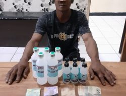 Asik Nunggu Pembeli di Bulan Ramadan, UR Penjual Alkohol Diciduk Polisi