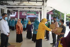 Bupati Batola Bagikan Ribuan Sembako Murah Ramadan