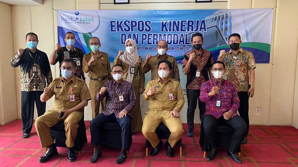 Foto Bersama Rapat Koordinasi Pemenuhan Modal Inti Bank Kalsel