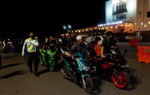 Hasil Razia Balap Liar, Polisi Temukan Lima Orang Positif Covid-19 dan Satu Sajam