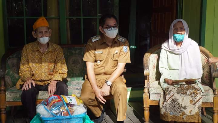 Hargai Veteran, Wabup HSS Serahkan Tali Asih Jelang HUT Ke-72 Divisi ALRI