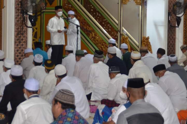 Ikuti Pelaksanaan Salat Id, Wabup Batola Terus Imbau Pelaksanaan Prokes