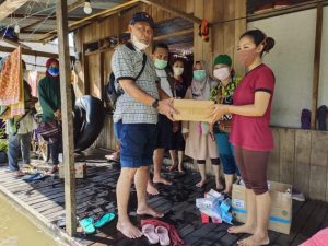 Dinkes Periksa Kesehatan Warga Terdampak Banjir di Kusan Hulu