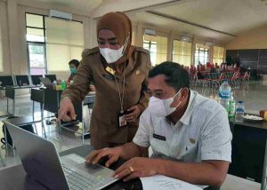 Dispersip Kalsel Fasilitasi Bimbingan Persiapan Seminar PKN Tingkat II Angkatan VIII Sambil Promosi Literasi