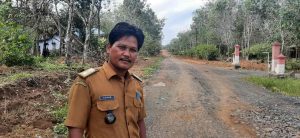Wujudkan Salah Satu Visi Misinya, Pambakal Dwimarga Utama Kec. Sungai Loban Benahi Infrastruktur Desa