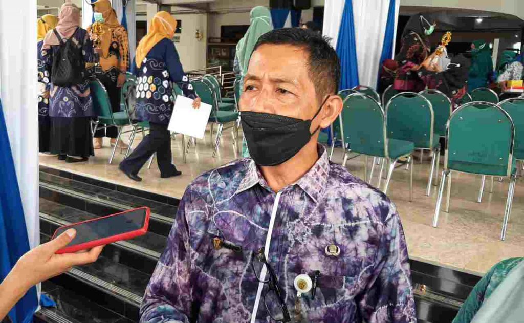 Kepala DPPKBPM Drs.Madyan, M.Si