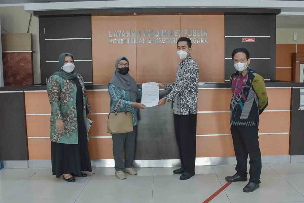 Penuhi Janji, Perwakilan DPRD Kalsel Serahkan Tuntutan Mahasiswa