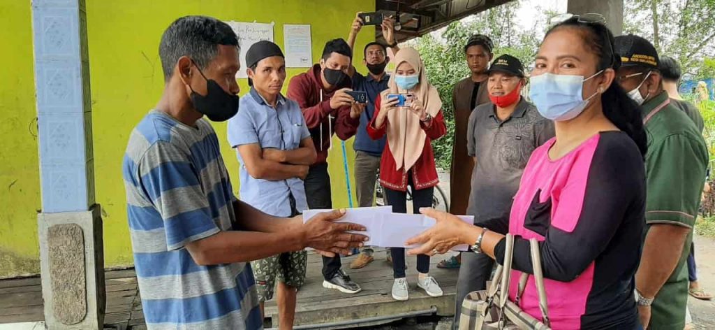 Guna meringankan beban masyarakat yang tertimpa kebakaran di wilayah Banjarmasin Barat