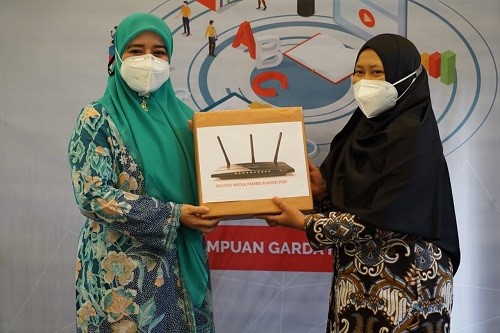 Lina Ruzhan Dukung Penuh Program Digitalisasi Sekolah