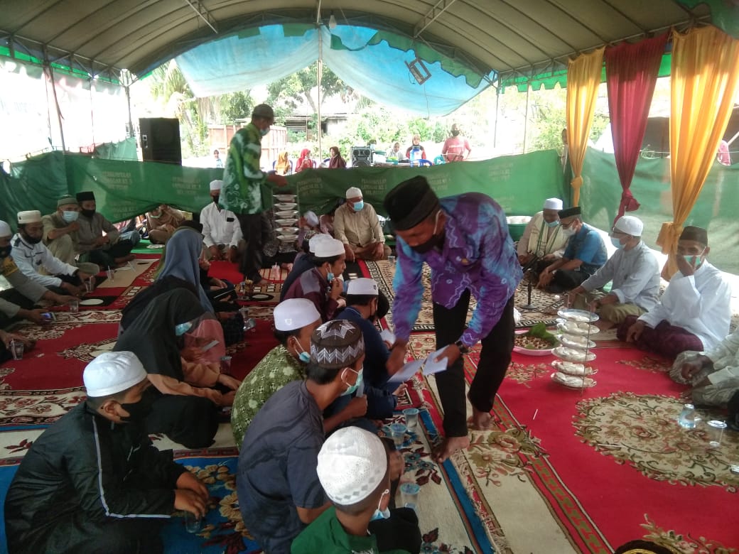 Kebersamaan Berbagi Warga Astambul Kota di Hari Asyura