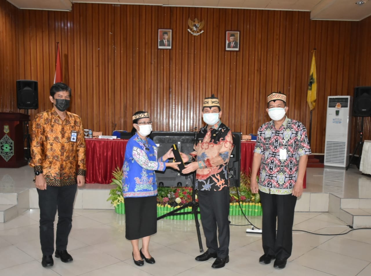 Bupati Kapuas Ben Brahim S. Bahat, Terima Penghargaan Dari Kepala Perpustakaan Nasional RI