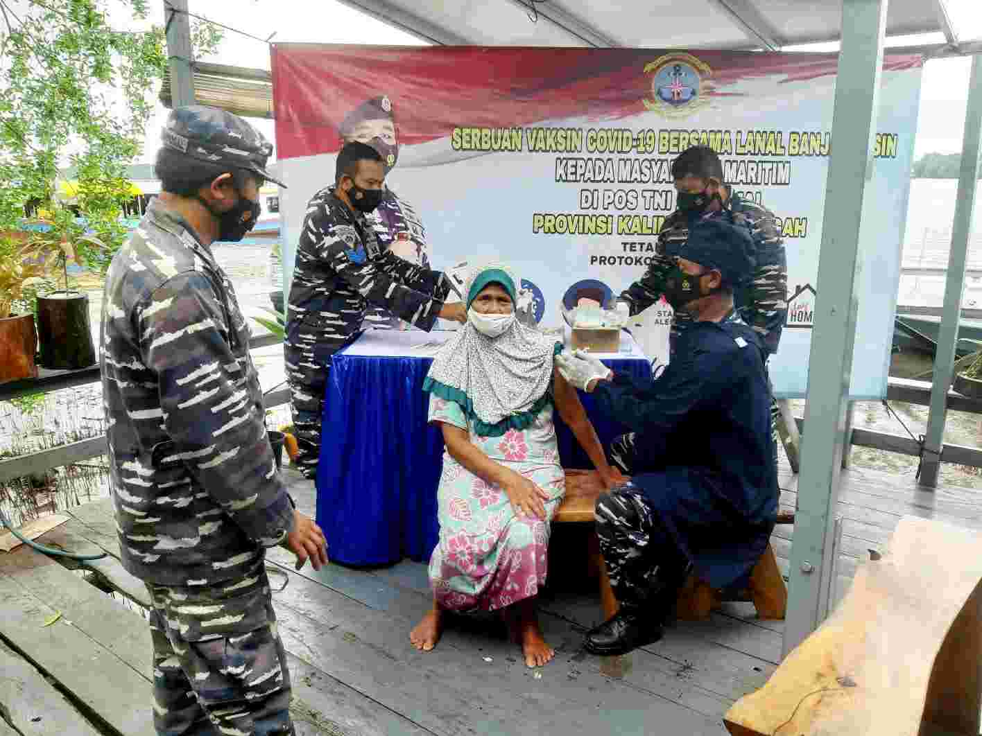 Vaksinasi Lanal Banjarmasin Sasar Warga Pesisir Kalimantan Tengah