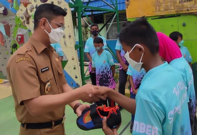 FPTI Batola Kirimkan 10 Atlet di Kejurprov Panjat Tebing