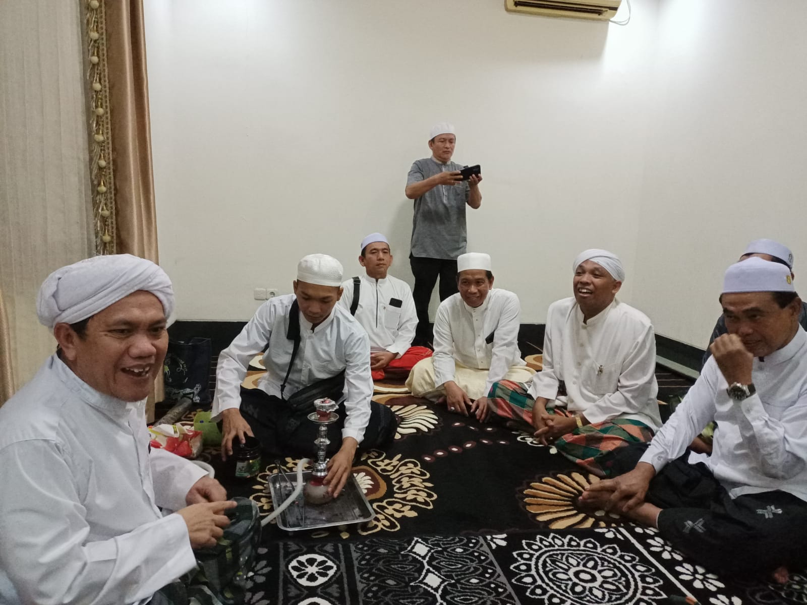 Guru Udin Samarinda Terharu Karena Anak Yatim Tanah Bumbu