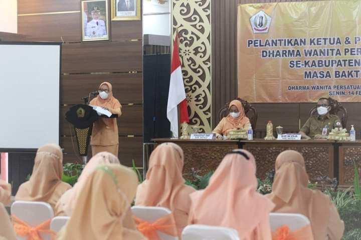 Seluruh Pengurus Baru DWP Kecamatan Diajak Bersinergi Menuju Batola Setara