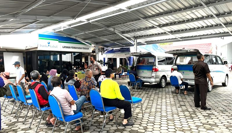Bank Kalsel Buka Layanan Lebih Awal Bagi Nasabah Pensiunan