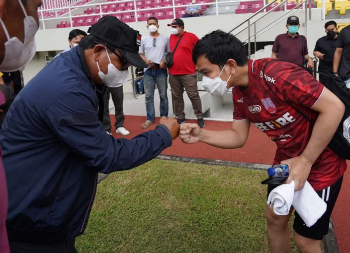 Pertandingan Sepakbola Eksebisi Melawan Walikota Surakarta, Rakabuming di Apresiasi Gubernur Kalsel Sahbirin Noor 