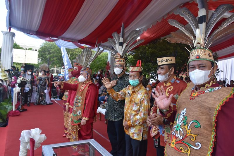 Kontingen Asal Kabupaten Kapuas Tampilkan Seni Tutur Sarita Pasukan Lawung Benteng Bataguh Nyai Undang
