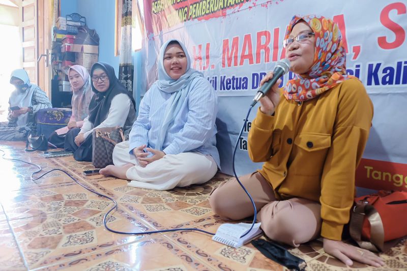 Perda ini yang Disosialisasikan Mariana di Desa Maluka Baulin