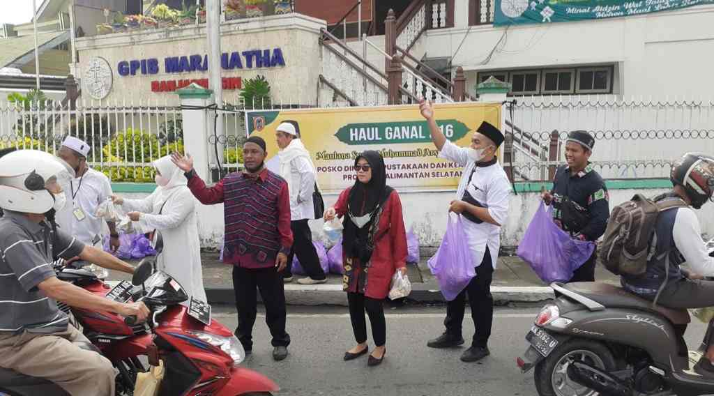 Haul Akbar Datu Kelampayan, Dispersip Kalsel Bagikan 1.000 Nasi Bebek