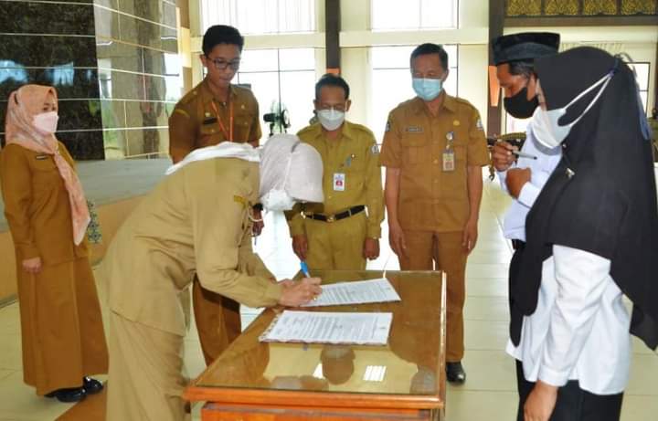Bupati Noormiliyani Serahkan 557 SK PPPK