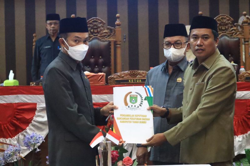 Dua Raperda di Tanah Bumbu disahkan, Apa Saja?