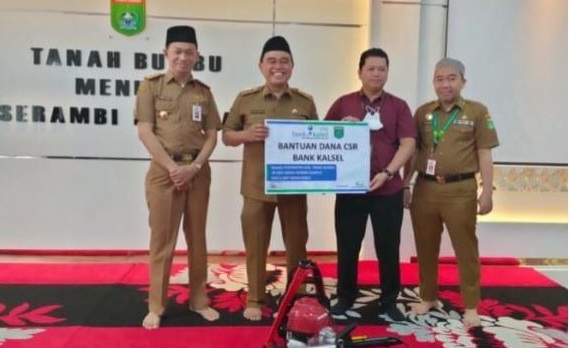 Bank Kalsel Serahkan Bantuan CSR Kepada Pemkab Tanbu