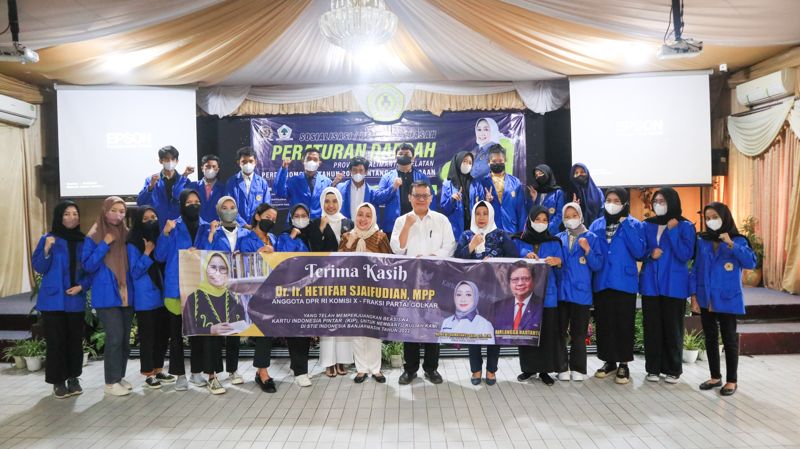 Sosper Dewi Damayanti Said Salurkan KIP Ke Mahasiswa STIEI Banjarmasin