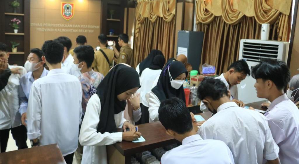 Ramainya Pemustaka di Palnam Pada Hari Kunjung Perpustakaan