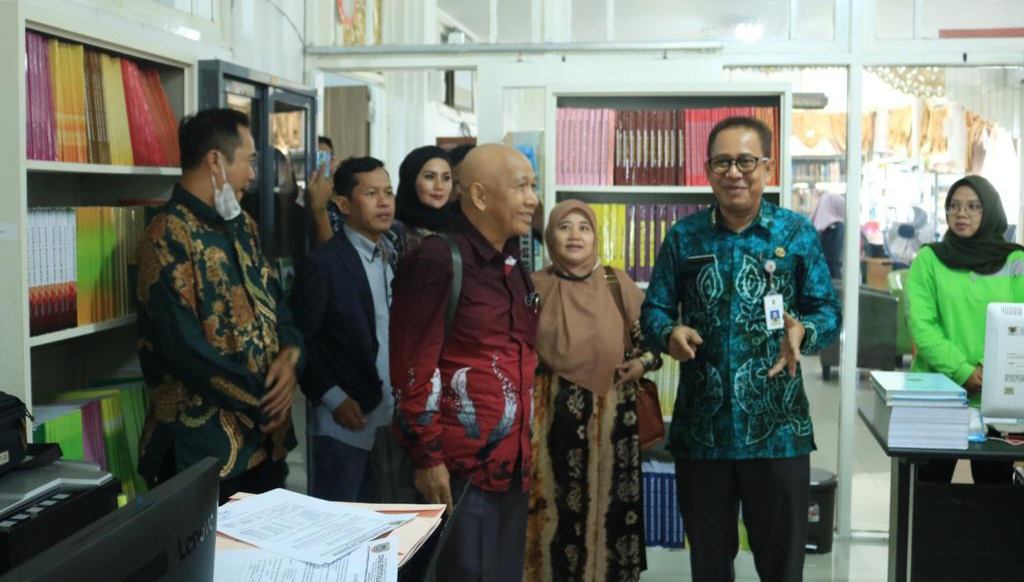 Komisi I DPRD HST Terpesona dengan Perpustakaan Palnam