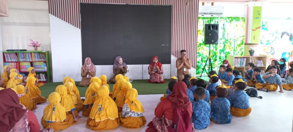 Perpustakaan Ramah Anak Palnam Diserbu Anak-Anak TK PGRI Kuntum Mekar