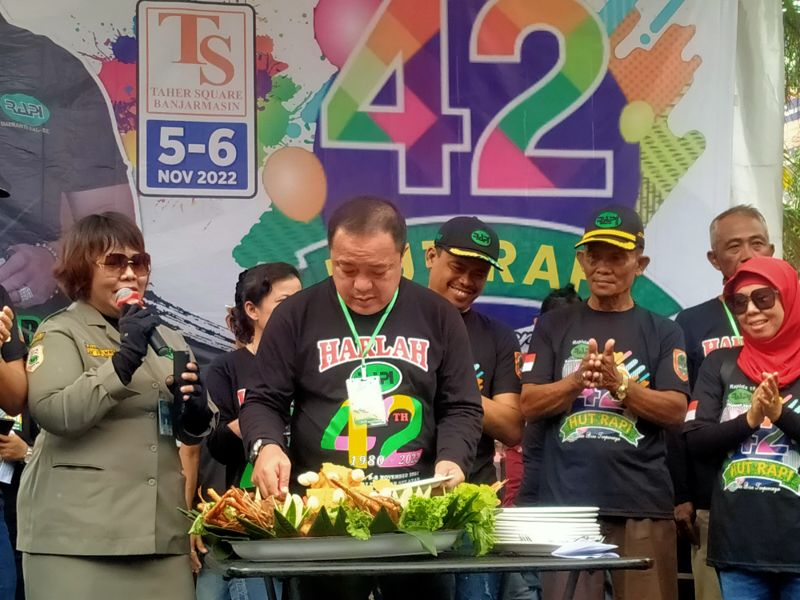 HUT RAPI Ke 42,Rosehan NB Bagikan Seribu Karung Beras