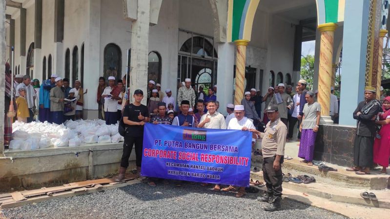 Kepedulian PT PBB Bantu Masyarakat Desa Sinar Baru