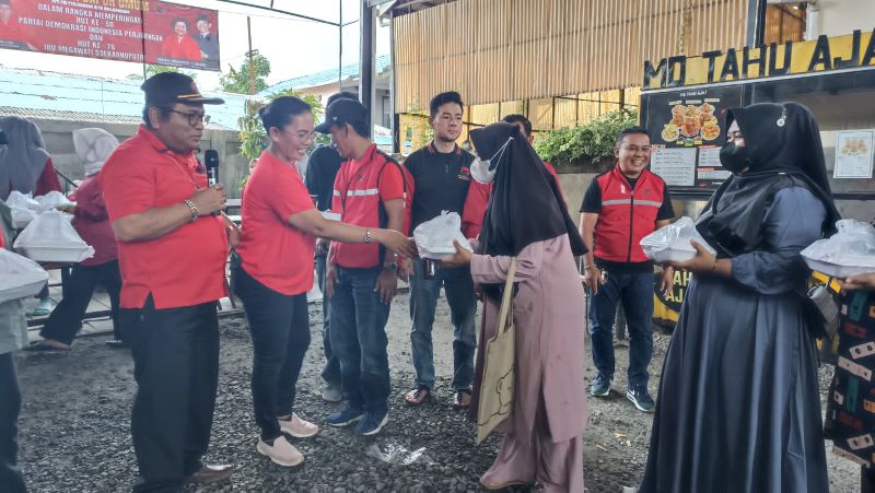 Fraksi PDIP Banjarmasin Salurkan Bantuan Makanan Bergizi di HUT ke-50 PDIP dan HUT ke-76 Megawati