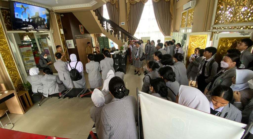 Giliran Mahasiswa Stikes Suaka Insan Banjarmasin Seruduk Perpustakaan Palnam