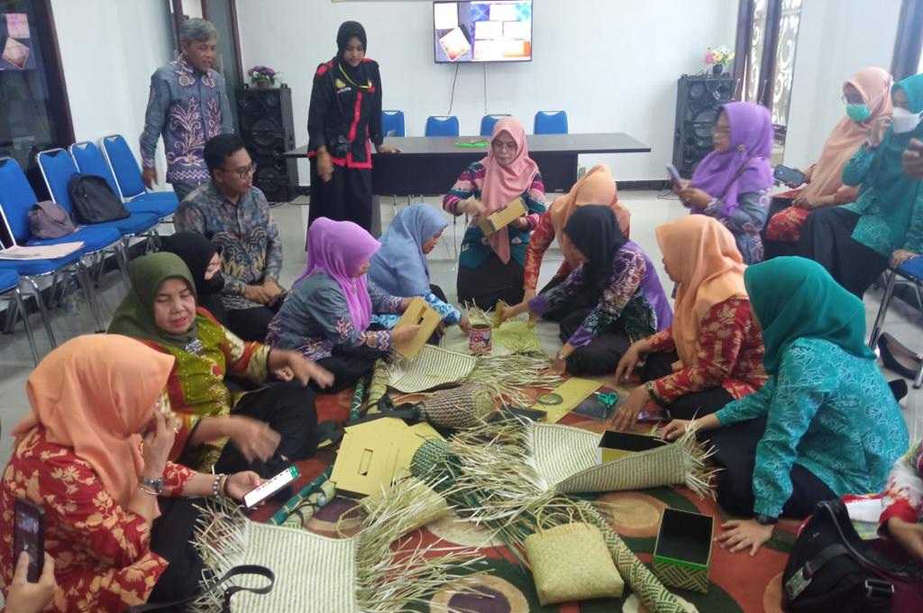 Sasar Kabupaten Batola, Dispersip Kalsel Lakukan Pelatihan Keterampian