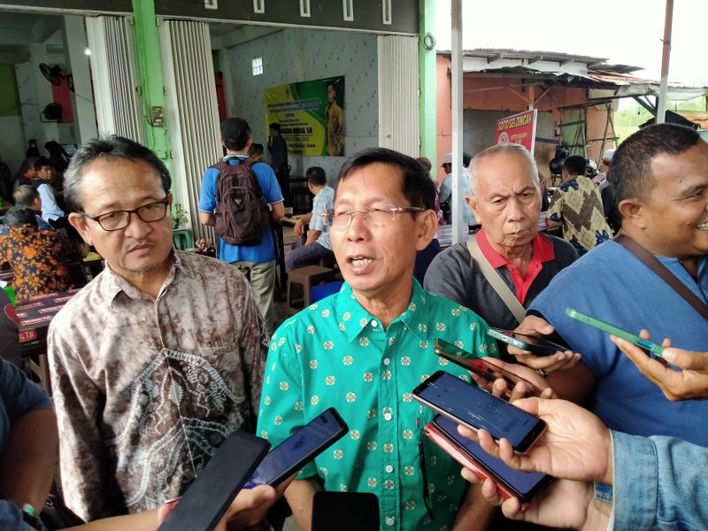 Ketua komisi III DPRD Kalsel, Hasanuddin Murad ketika diwawancarai wartawan usai sosialisasi peraturan daerah di Barito Kuala