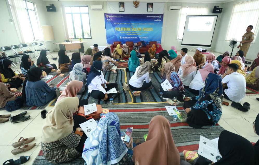 Implementasi Transformasi Perpustakaan, Dispersip Kalsel Berikan Pelatihan Sulam Arguci